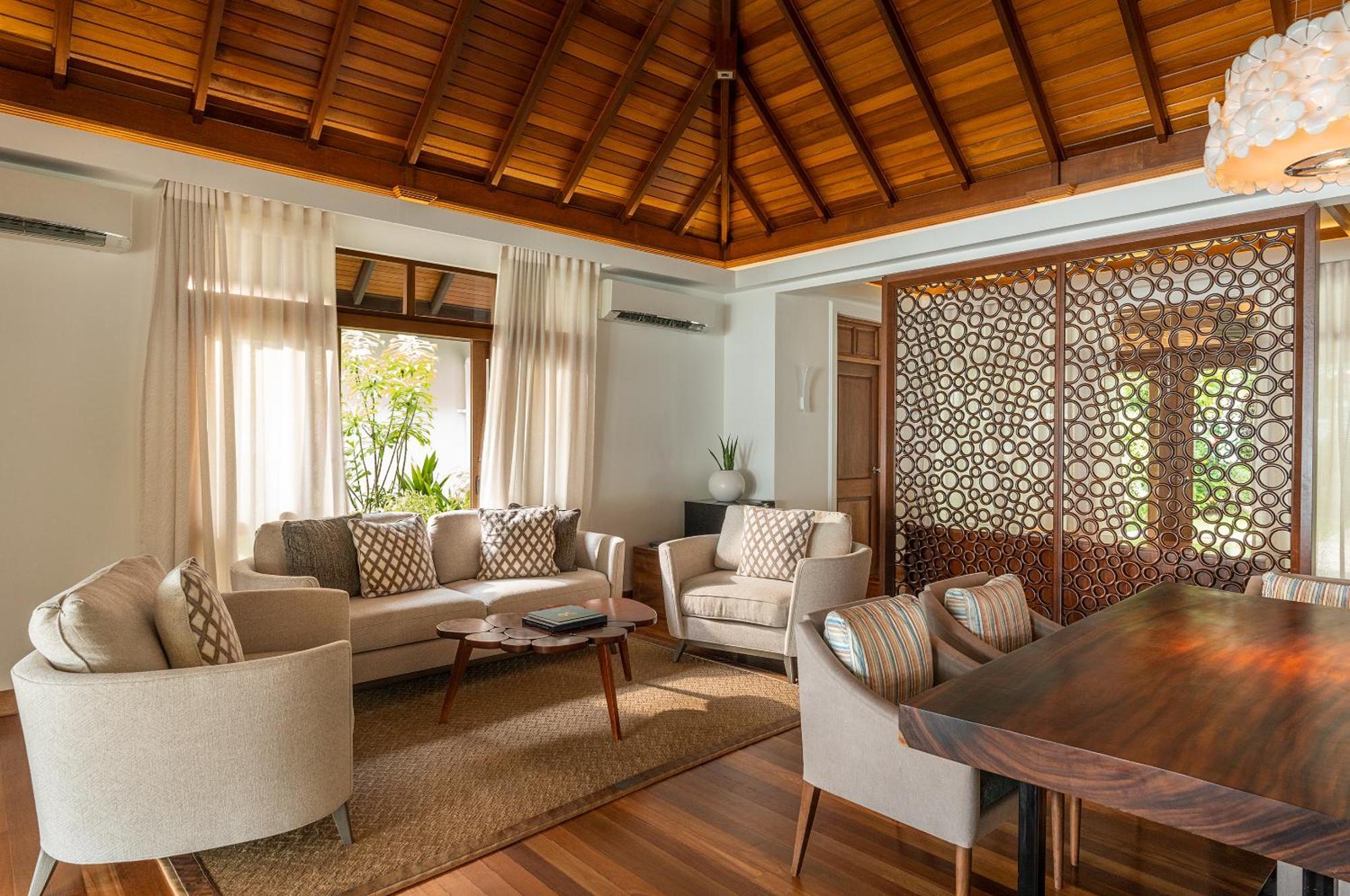 Kurumba Maldives 5* Vihamanaafushi