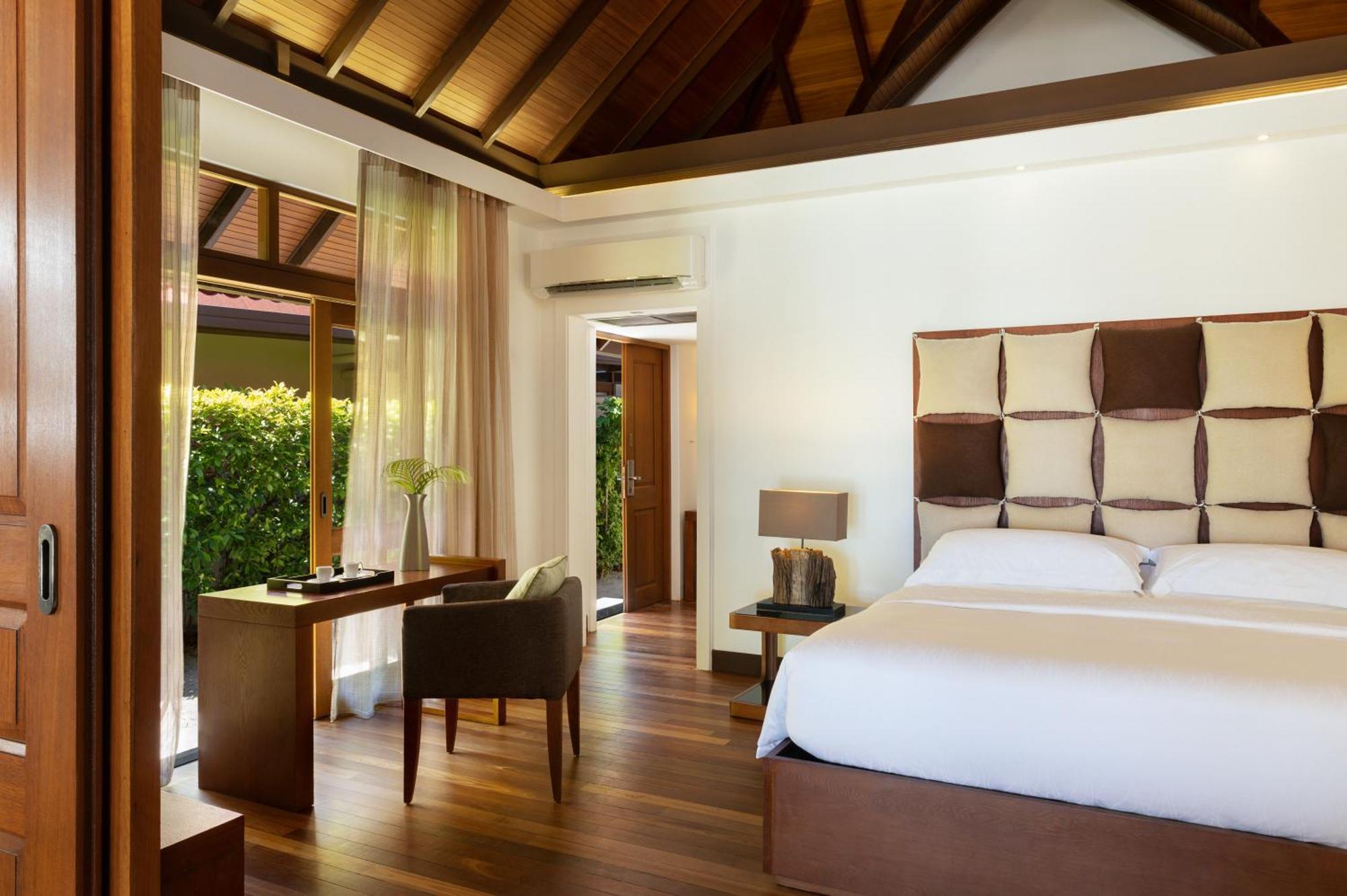 Resort Kurumba Maldives 5*