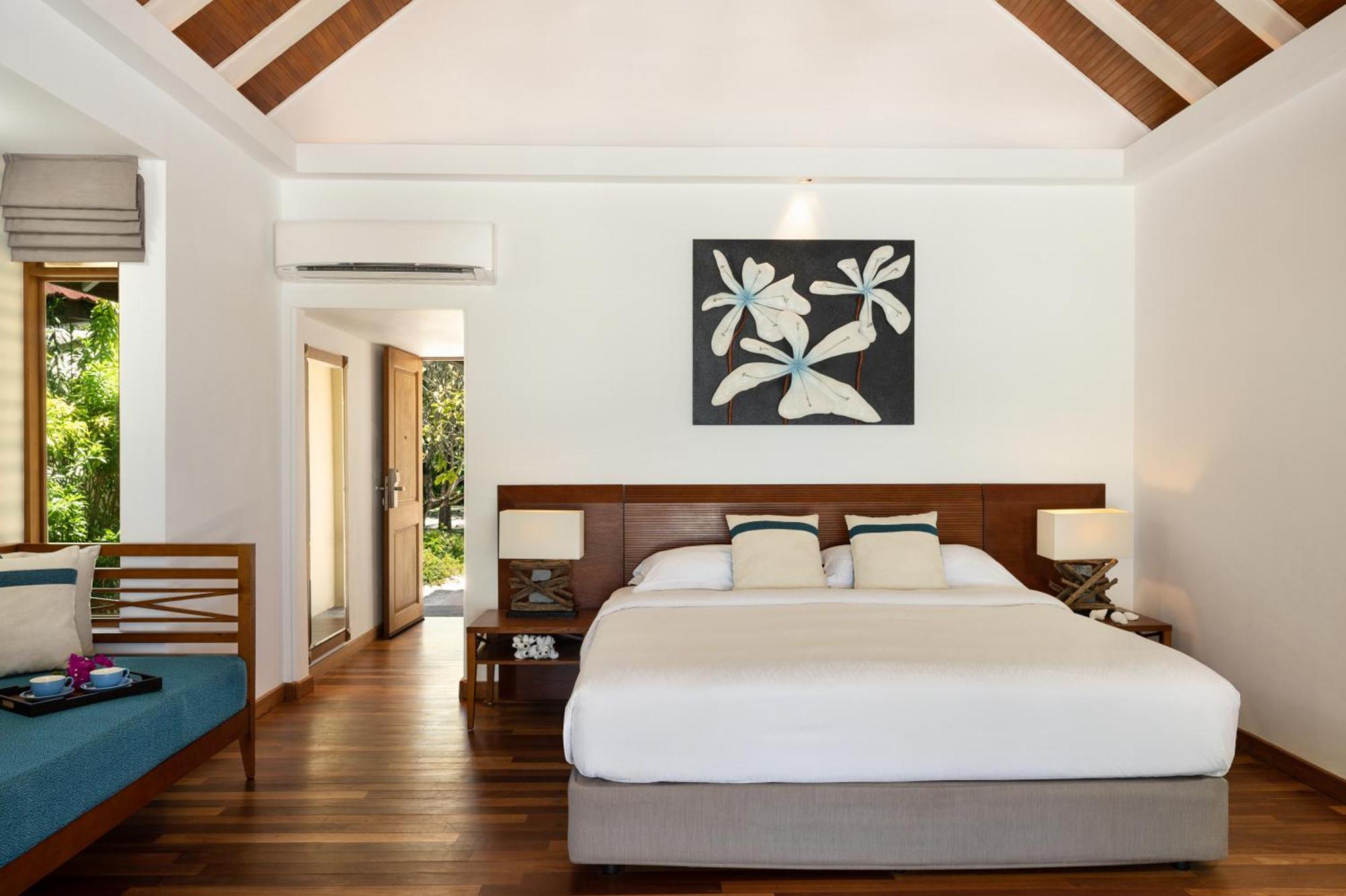 Kurumba Maldives 5* Vihamanaafushi